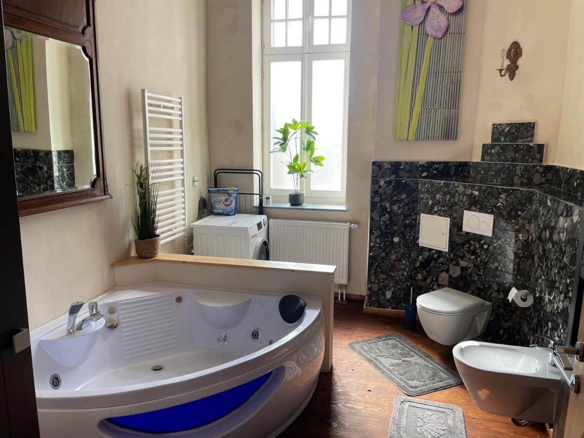 DZ Appartements: Central Wittenberge Retreat with Whirlpool and Wi-Fi Exterior photo