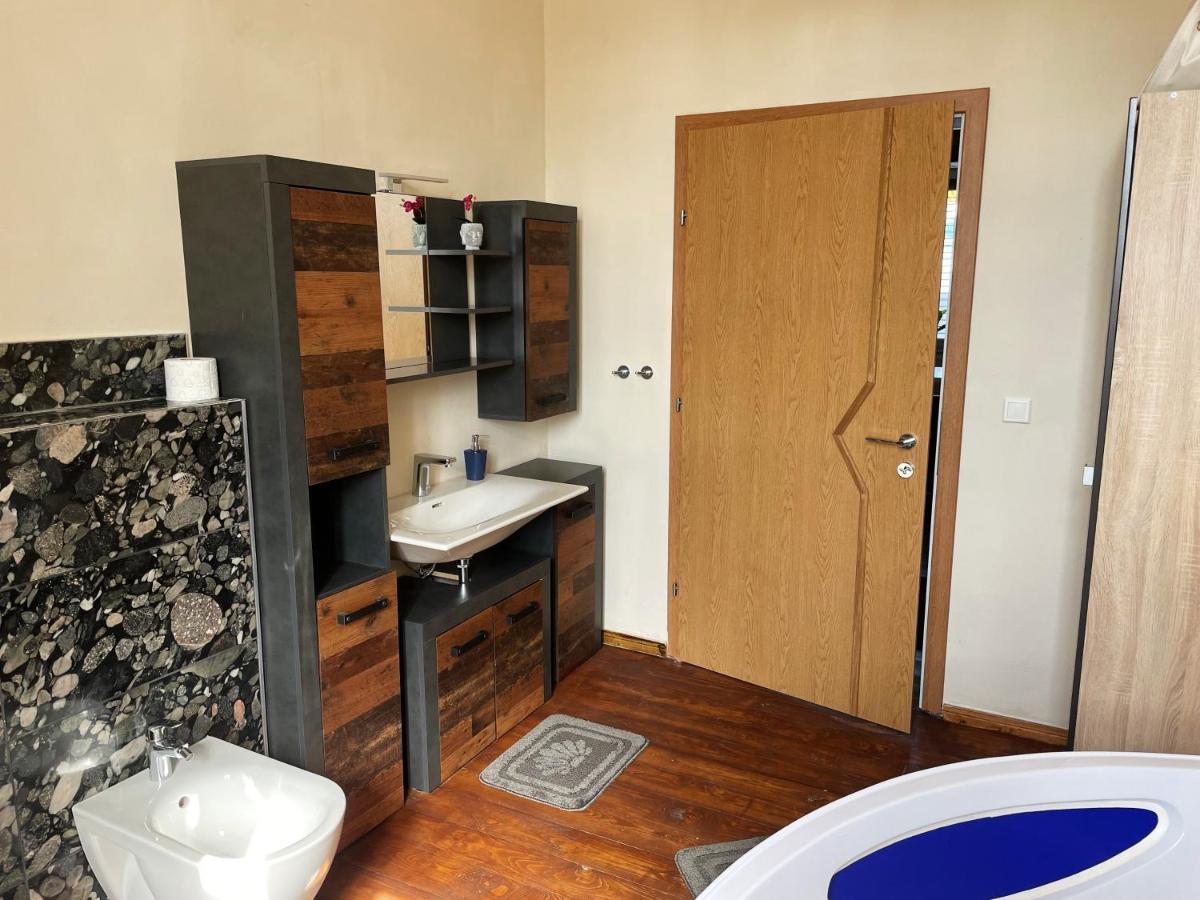 DZ Appartements: Central Wittenberge Retreat with Whirlpool and Wi-Fi Exterior photo