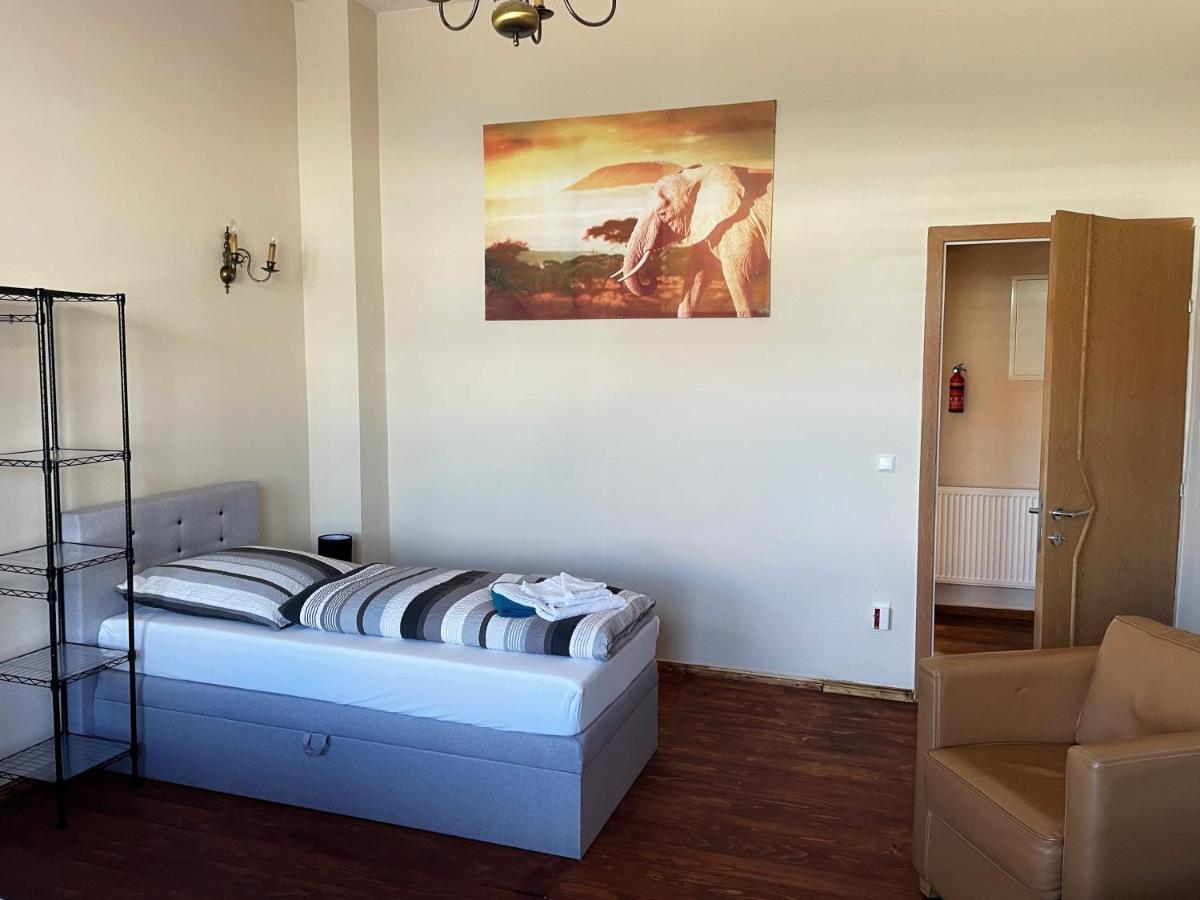 DZ Appartements: Central Wittenberge Retreat with Whirlpool and Wi-Fi Exterior photo